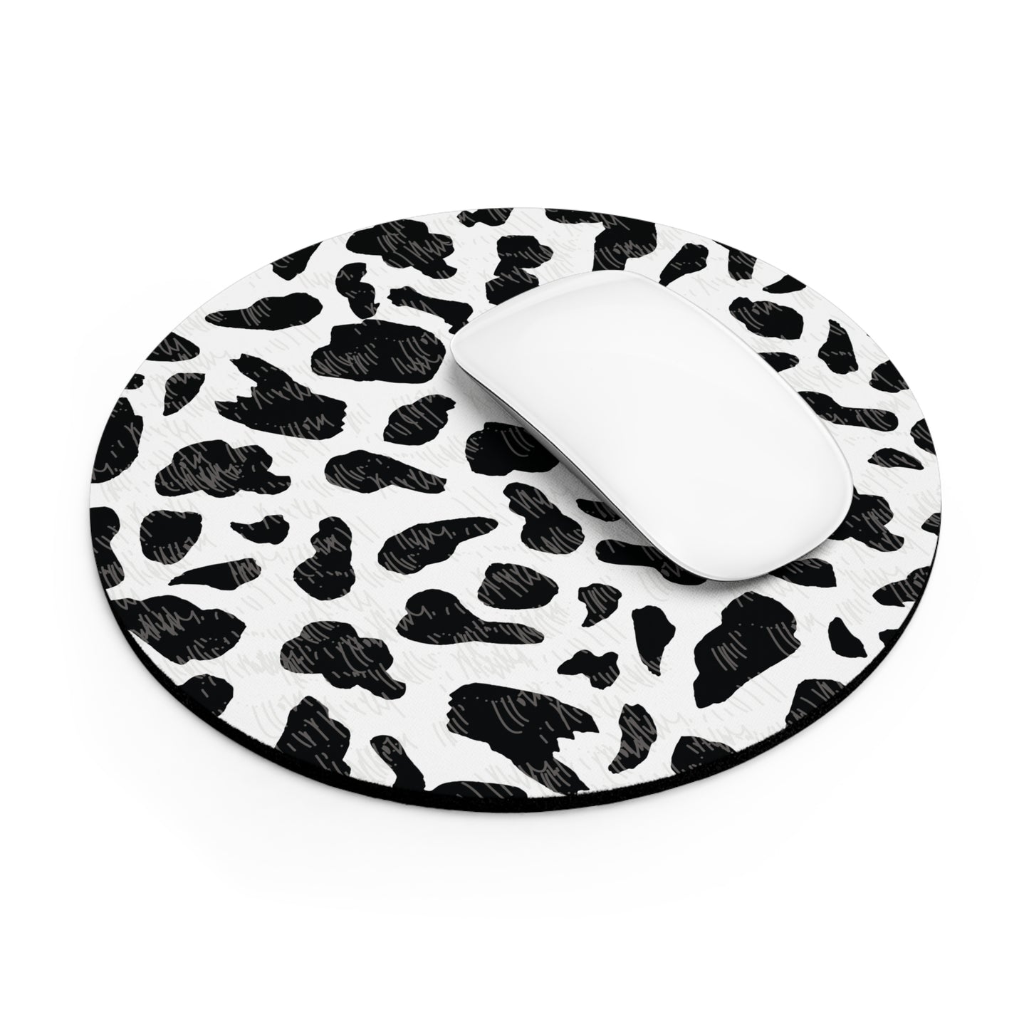 Round Black & White cow Print Mouse Pad — Chic Animal Pattern Desk Mat