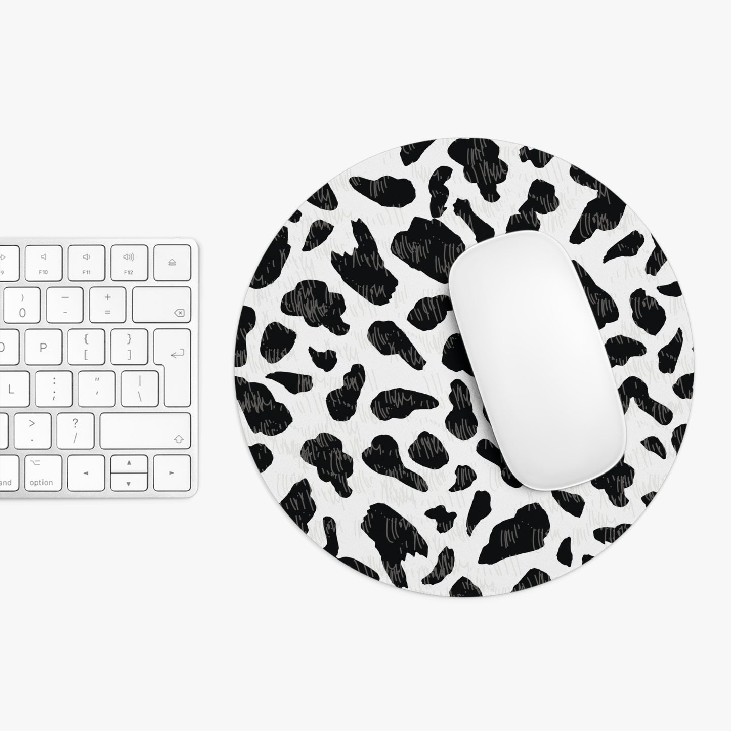 Round Black & White cow Print Mouse Pad — Chic Animal Pattern Desk Mat